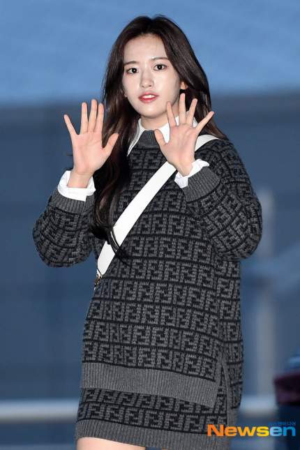 [아이브 안유진] FENDI 펜디 캔버스 미디움 바게트 백