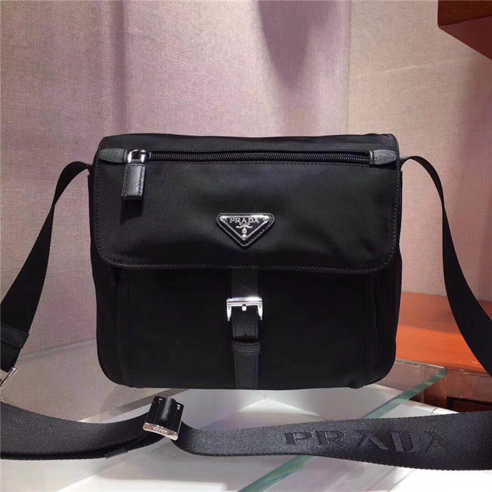  Prada 프라다 페브릭 메신저백 1BD994 신상