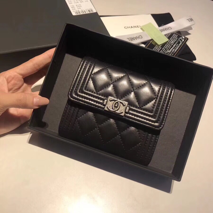 CHANEL 샤넬 보이 플랩 반지갑 은장 11CM AS87555